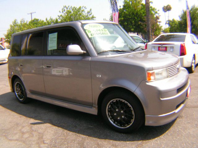 Scion xB 2005 photo 4