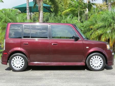 Scion xB 2005 photo 1