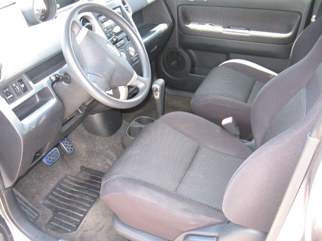 Scion xB 2005 photo 2