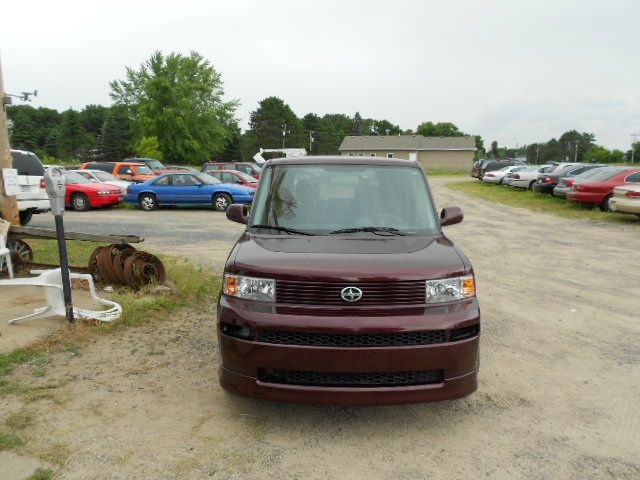 Scion xB 2005 photo 1