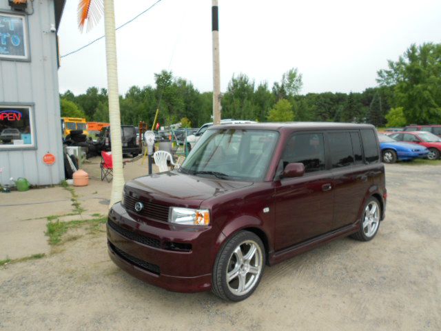 Scion xB 2005 photo 2