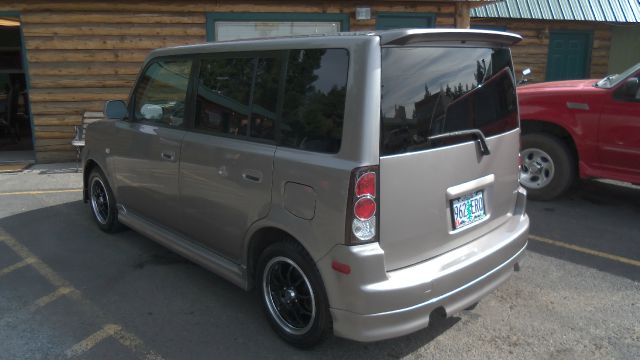 Scion xB 2005 photo 1