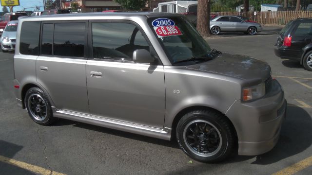 Scion xB 2005 photo 3