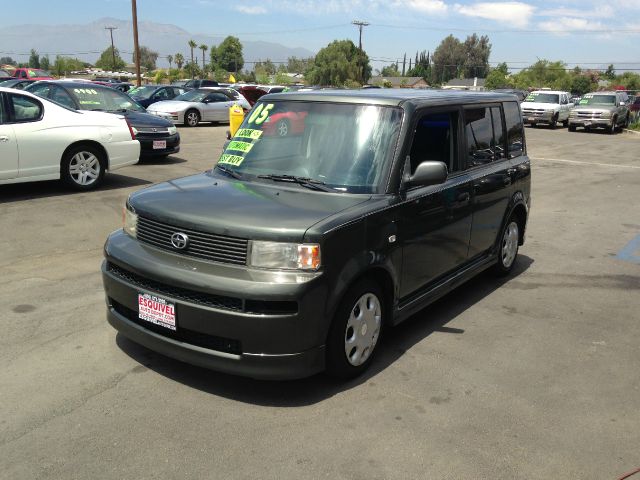 Scion xB 2005 photo 4