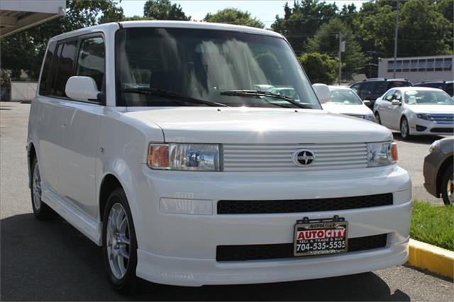 Scion xB 2005 photo 4