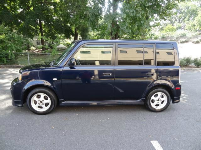 Scion xB 2005 photo 1