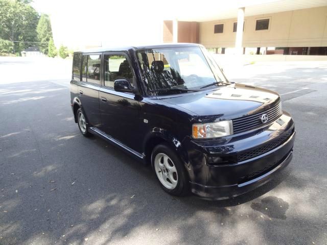 Scion xB 2005 photo 2