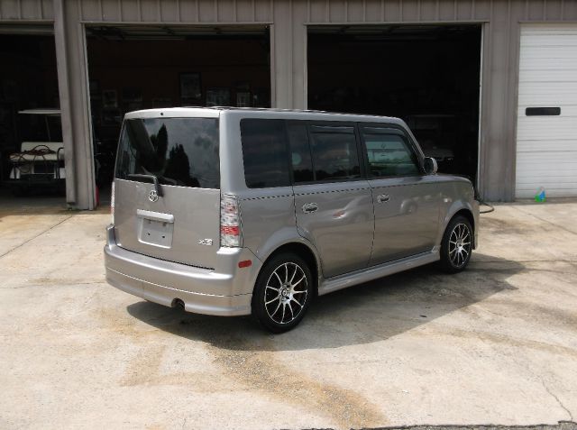 Scion xB 2005 photo 4