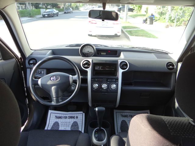 Scion xB 2005 photo 14