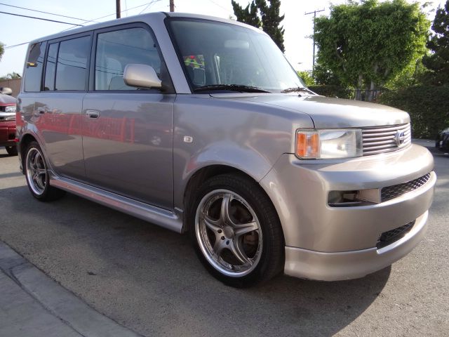 Scion xB 2005 photo 16