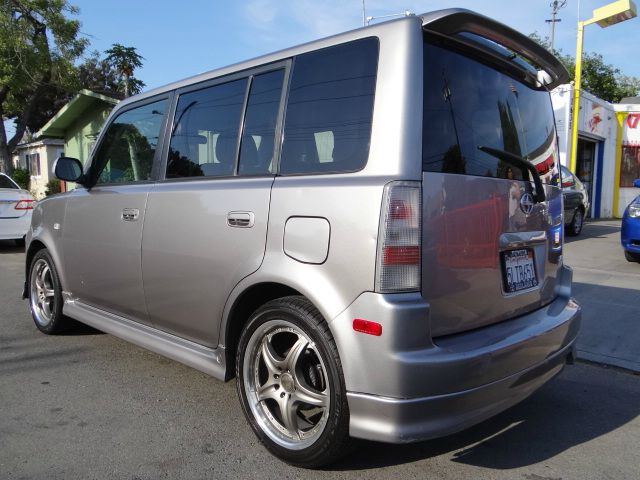 Scion xB 2005 photo 17