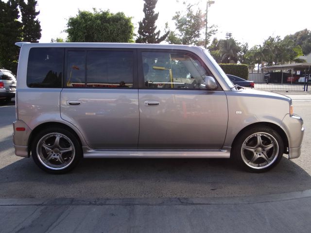 Scion xB 2005 photo 3