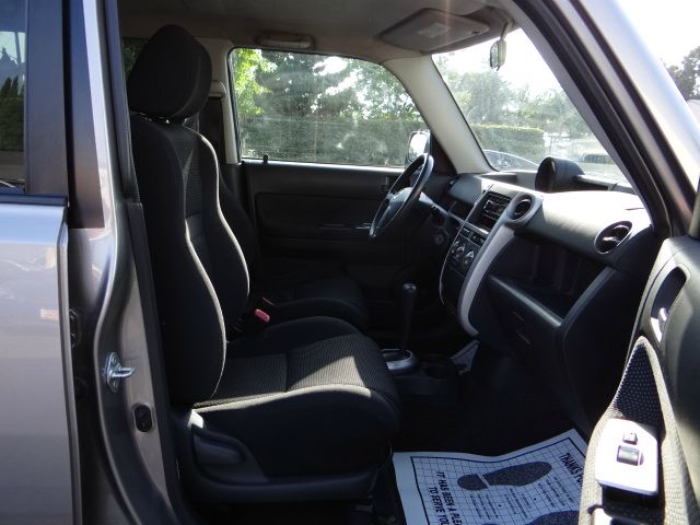 Scion xB 2005 photo 6