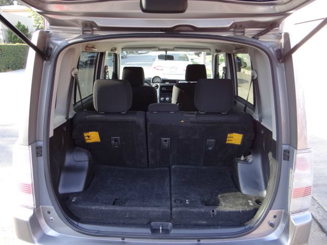 Scion xB 2005 photo 9