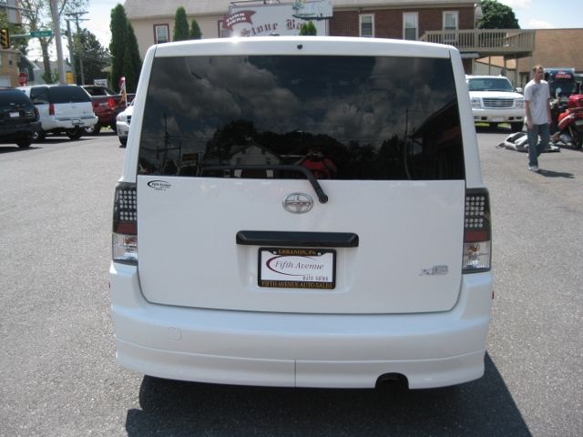 Scion xB 2005 photo 3