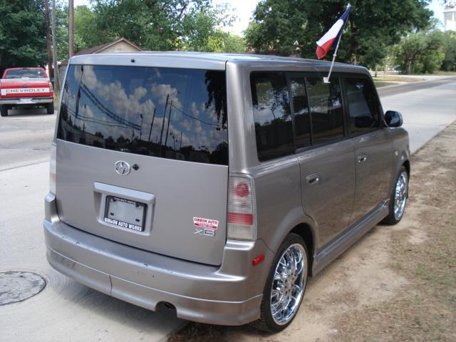 Scion xB 2005 photo 1