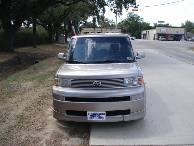 Scion xB 2005 photo 2