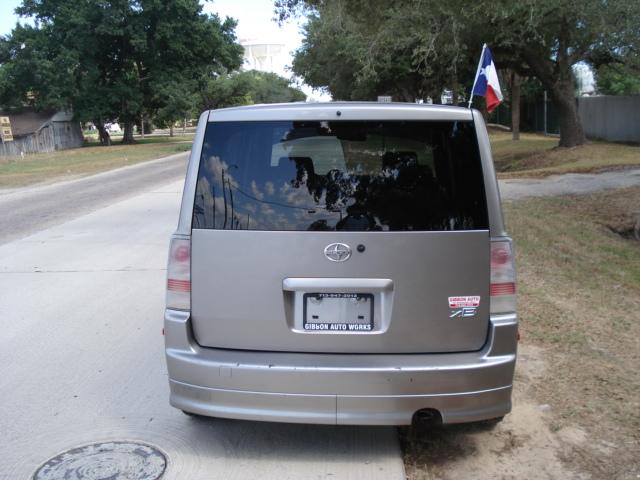 Scion xB 2005 photo 3