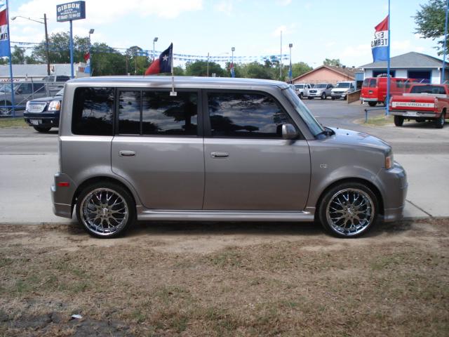 Scion xB 2005 photo 4