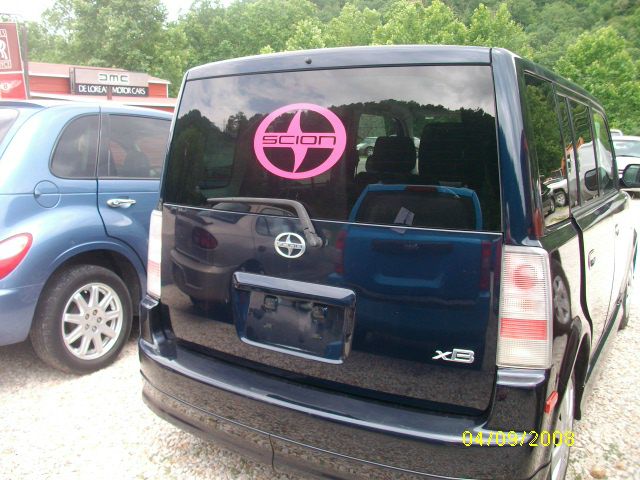 Scion xB 2005 photo 2