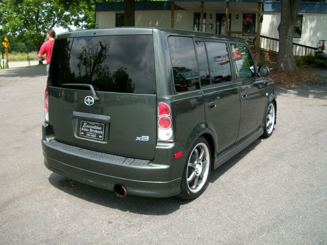 Scion xB 2005 photo 1