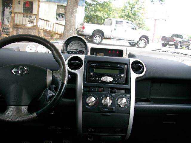 Scion xB 2005 photo 11