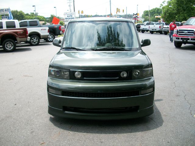 Scion xB 2005 photo 12