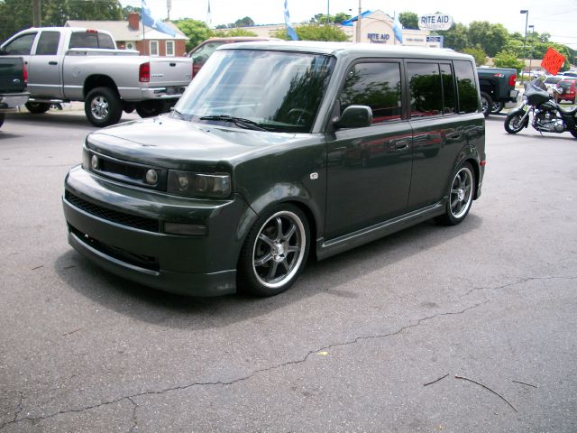 Scion xB 2005 photo 13