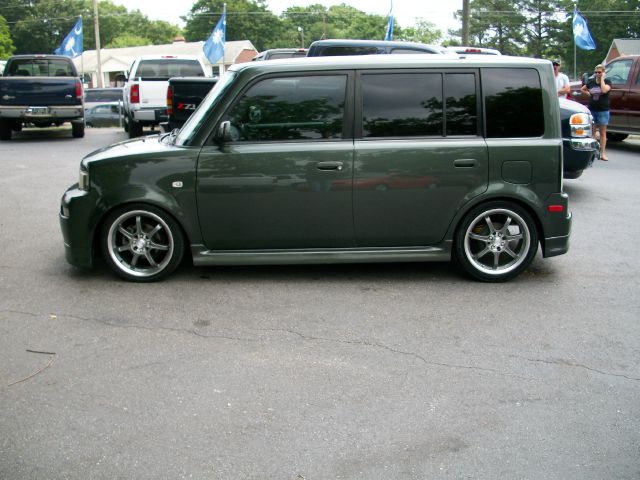 Scion xB 2005 photo 14