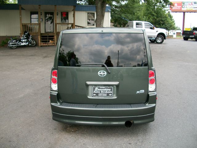 Scion xB 2005 photo 4