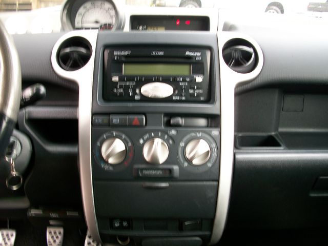 Scion xB 2005 photo 9