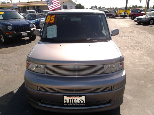 Scion xB 2005 photo 1