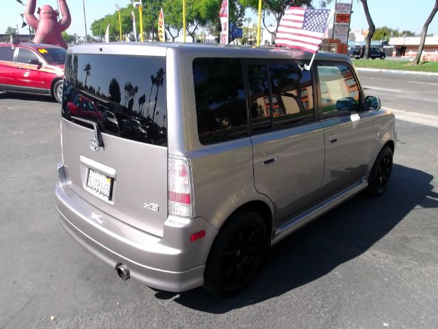 Scion xB 2005 photo 6