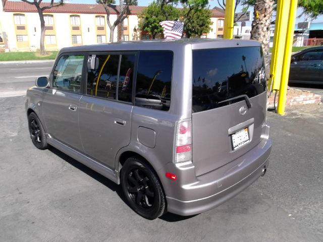 Scion xB 2005 photo 8