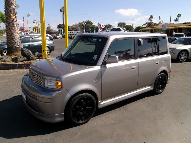 Scion xB 2005 photo 9