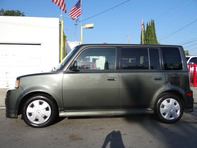 Scion xB 2005 photo 13