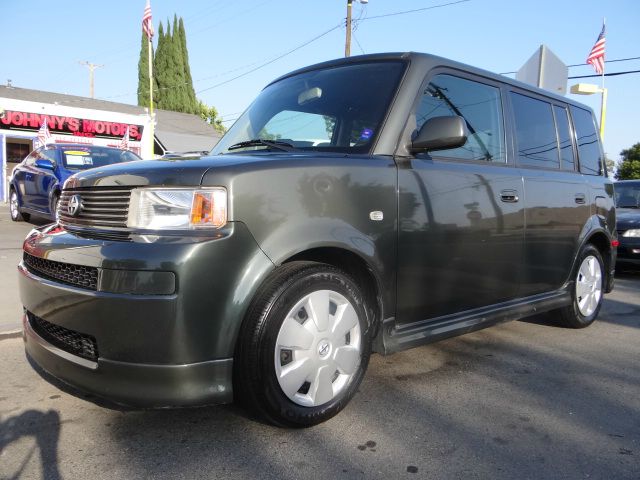 Scion xB 2005 photo 14