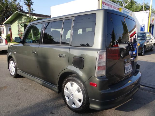 Scion xB 2005 photo 15