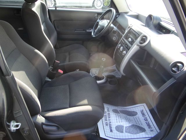 Scion xB 2005 photo 7