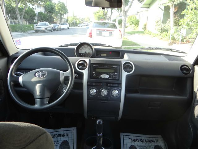 Scion xB 2005 photo 8