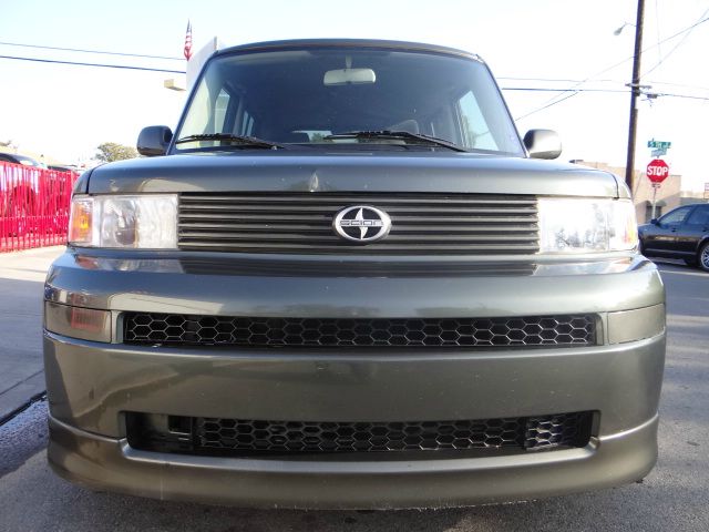 Scion xB 2005 photo 9