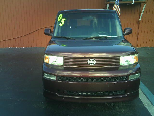 Scion xB 2005 photo 0