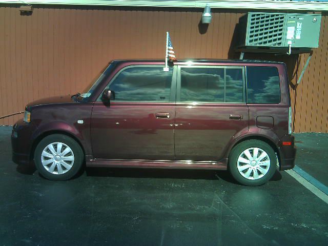 Scion xB 2005 photo 1