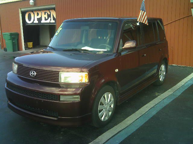 Scion xB 2005 photo 3