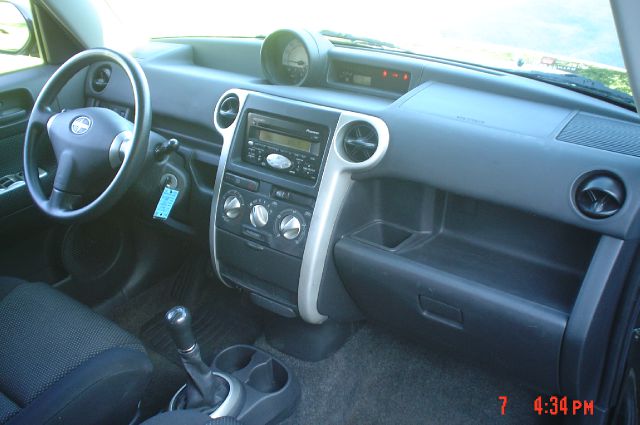 Scion xB 2005 photo 11