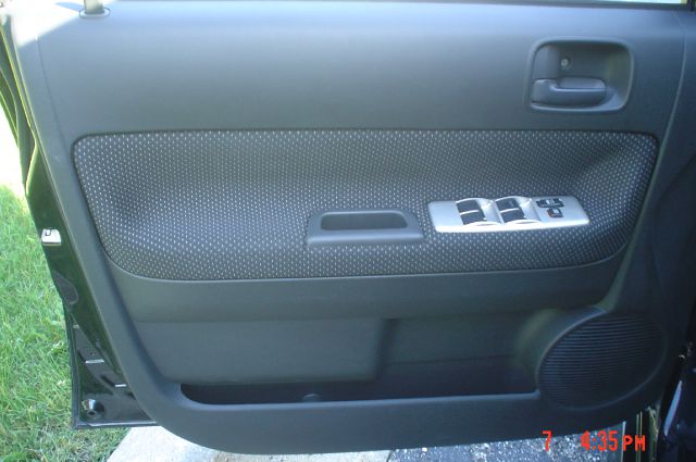 Scion xB 2005 photo 16