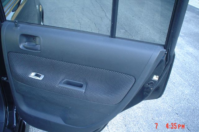 Scion xB 2005 photo 4