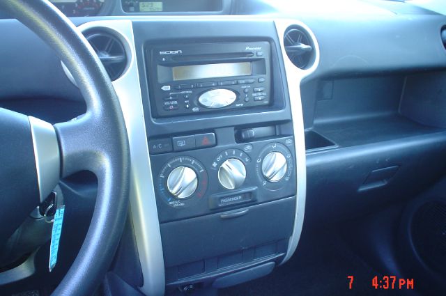 Scion xB 2005 photo 5