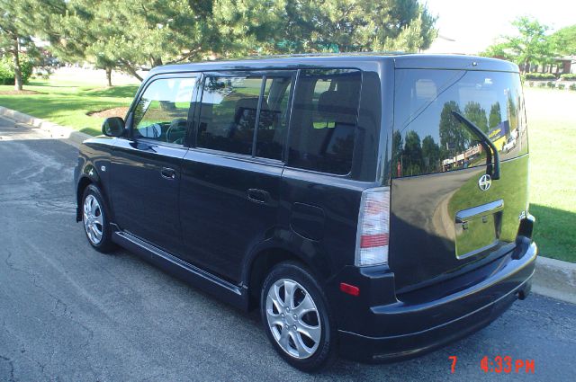 Scion xB 2005 photo 9