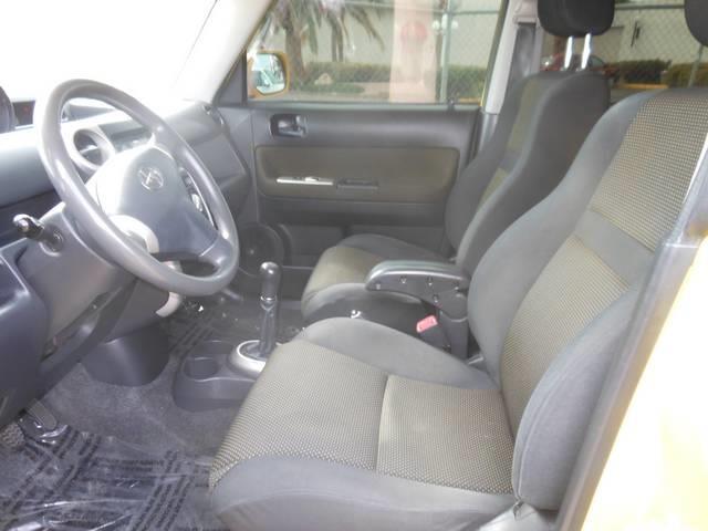 Scion xB 2005 photo 2